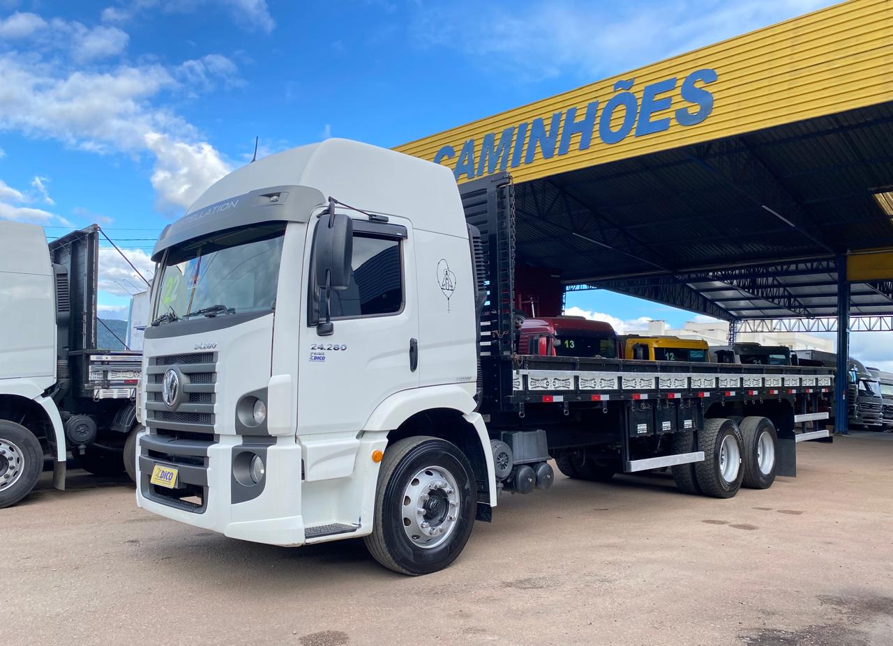 VW 24.280 6x2 com Carroceria 2022